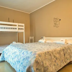 https://vanda-luxury-house-near-gardaland-and-garda-lake.hotelinveneto.com